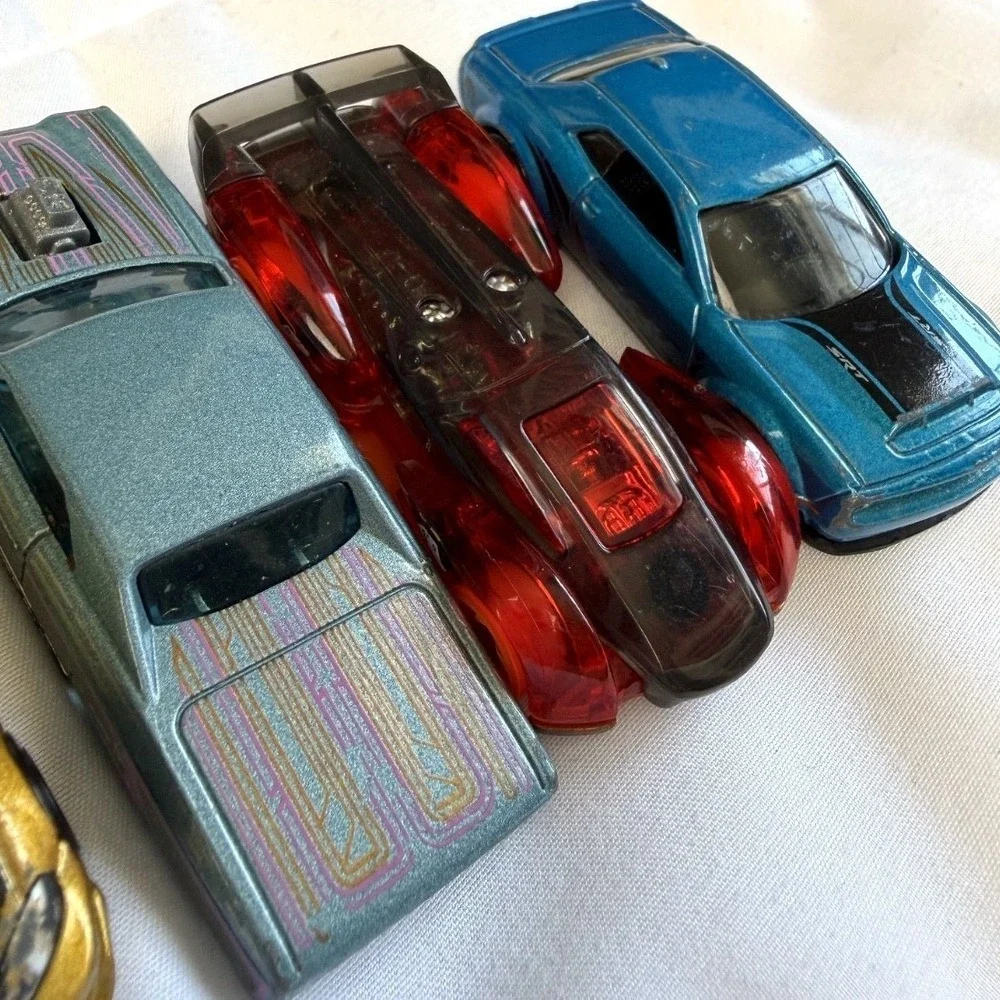 Hot Wheels Diecast Car & Truck Lot 14 Vehicles Mixed Vintage/Modern Years 69-22